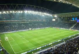 Fc porto offer guided stadium tours that include the presidential box, changing rooms and dugouts. Football Trip To Porto Visiting Estadio Do Dragao In Porto