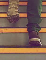 Les baskets blanches sont un classique de nos armoires. Comment Nettoyer La Semelle De Vos Baskets