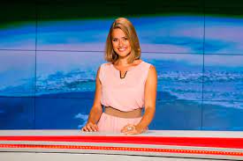 Emma smetana (úředně smetanová) je česká herečka, muzikantka, novinářka, moderátorka zpráv a vystudovaná politoložka. Novou Moderatorkou Zpravodajstvi Novy Emma Smetana Politolozka Znama Z Ordinace Mediar