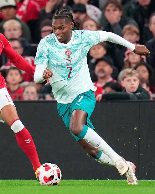 Rafael Leão chia sẻ sau trận đấu đầu tiên khoác áo số 7 của tuyển Bồ Đào  Nha: “Được mặc chiếc áo số 7 là một điều vô cùng đặc biệt với