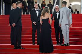 Renate reinsve, sammen med regissør joachim trier tidligere under filmfestivalen i cannes. Joachim Trier Anders Danielsen Lie Eskil Vogt N T Binh Renate Reinsve Herbert Nordrum Andrea Berentsen Ottmar Joachim Trier And Herbert Nordrum Photos Zimbio