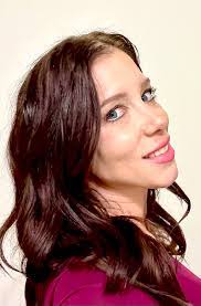 Stephanie Slinger's Instagram, Twitter & Facebook