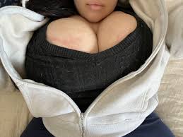 Mia Saaoud on X: Ok but why are my tits so sensitive, they get red or blue  out of NOWHERE. t.cobzMs0J6VSc  X