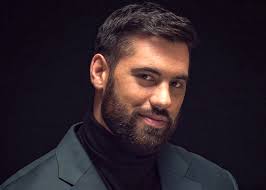 Laurent Duvernay-Tardif prend la pose dans un champ de blé, voici pourquoi