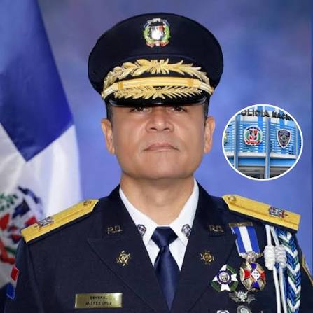 Quien es el nuevo jefe la Policia Nacional? El nuevo jefe de la Policia,  mayor general Andrés Modesto Cruz Cruz es un oficial de carrera con amplia  trayectoria en la institución. Antes