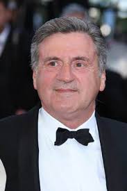 Watch Rent or Buy The Closet (Le Placard) Online