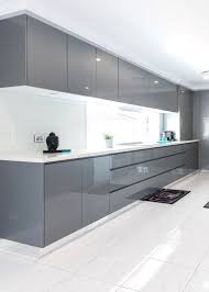 With Their Minimalist Cabinetry Neutral Color Palettes And Metallic Accents These Contempora Cozinhas Modernas Design De Cozinha Moderna Cozinhas Domesticas
