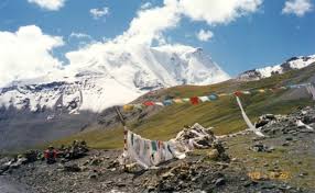 Biara sarang harimau atau tiger's nest monastery terletak di sisi terjal sebuah tebing di negara bhutan. 5 Negara Untuk 1 Himalaya Mldspot