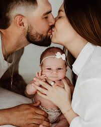 Millie Kay got to experience the aquarium for the first time today! She  loved it💌💌 also I had to add in the picture of her falling asleep sucking  her toy😩