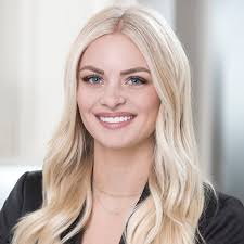 Mary Winkel's Instagram, Twitter & Facebook