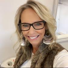 Bonnie Colley's Instagram, Twitter & Facebook