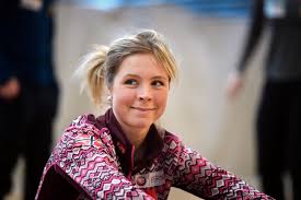 Maren lundby og hoppjentene var i møte med skipresident erik røste før de hoppet nm i granåsen tirsdag. Hopp Vip Nytt
