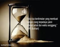 Hukum membaca kalimat ta'awudz (audzubillah himinas syaiton nirojim) menurut sebagian ulama adalah sunnah dibaca. Al Quran Al Hadits Publications Facebook