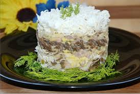 салат с копченой курицей и жареными грибами и огурцом Salat Nevesta S Kopchenoj Kuricej I Gribami Recept S Foto Poshagovo 1000 Menu