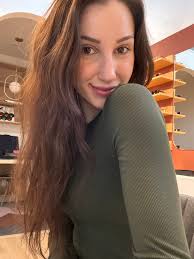 Hey folks, unfortunately, our lovely roommate is moving to the island this  spring! So we're looking to fill her room for May or June (dates flexible)  🫶🏻 🏡Room is $975 a month +