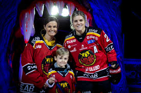 Landslagsstjärnan nieminen tvingas till operation. Lulea Hockey On Twitter Kvallens Matchsponsor Storacoop Storheden Representeras Av Erika Lejon Och Elvin Johansson Som Mottar En Matchtroja Fran Assisterande Lagkapten Emma Nordin Samt Delar Ut Pris Till Matchenslirare Ronja Savolainen