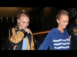 Lily rose depp vanessa paradis. X17 Exclusive Vanessa Paradis And Lily Rose Depp Laugh When Asked About Amber Heard Youtube