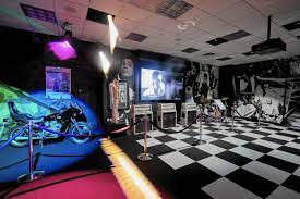 Paisley park is prince's final resting place. Paisley Park A Lonesome Kingdom Without Prince Chicago Tribune