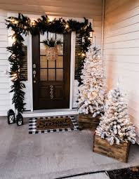 Every room can use a christmas touch, and we cover all your indoor spaces with our classic christmas inspiration. 39 Spectacular Outdoor Christmas Decorations Best Holiday Home Decor