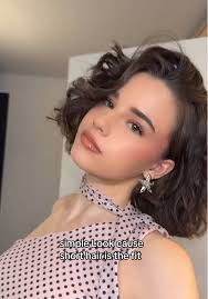 Does Short Hair Suit