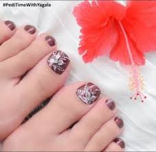 Pedicure designs that involve your own imagination and diy nail art can be achieved by choosing designs ranging from simple dots, to flowers to if you want a pedicure nail art to grab attention instantly, then go for these gorgeous pedicure nail. Fall Pedicure Colors Toenails 31 Ideas Manicure Pedicures Flower Toe Nails Fall Pedicure Pedicure Colors