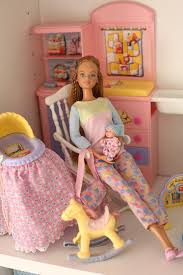 Lo mejor de estos juegos flash es que no necesitarán registrarse para poder jugarlos, así que solo deben ingresar al sitio y elegir el juego que. Pin On Barbie Happy Family