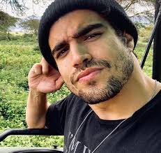 Em vídeo no instagram, caio castro imita várias pessoas famosas, dentre as pessoas imitadas prestes a estrear na nova novela das 21h, da rede globo, caio castro aproveita os momentos de. Caio Castro Fala Sobre Decisao De Nao Renovar Contrato Com A Globo Tive Medo Mas Tambem Coragem E Curiosidade Estrelando