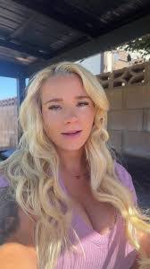 Alexis Crews's Instagram, Twitter & Facebook