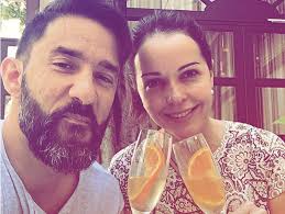 Cumplir años es ir plantando banderas en el camino. Y justo este año  emprendes tu aventura por el Camino De Santiago. Admiro tu valentía y tu  necesidad de comprender; de aprender a