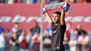 Последние твиты от górnik zabrze (@gornikzabrzessa). Lukas Podolski In Polen Pyro Party Bei Vorstellung Von Gornik Zabrze