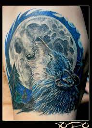 Howling Wolf Silhouette With Moon And Clouds Full Moon Tattoo Wolf And Moon Tattoo Moon Tattoo