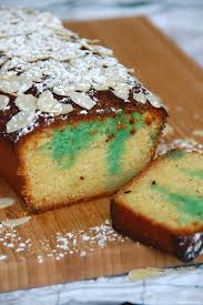 Der waldmeister enthält cumarin, das leicht beschwingt und in geringer dosierung bei kopfschmerze und migräne hilft. Kuchenzeit Es Gibt Waldmeister Mandelkuchen Bimmelbommelei De