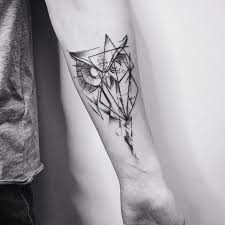 Voir plus d'idées sur le thème idées de tatouages, tatouage, dessin tatouage. 1001 Idees De Tatouage Graphique Pour Choisir Le Design Pour Vous Tatouage Graphique Tatouage Owl Tattoo Design