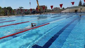 Premier Bain Deconfine Et Sous Le Soleil A La Piscine Du Carrousel A Dijon