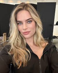 Ashley Heller's Instagram, Twitter & Facebook