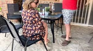 내 음란한 마누라를 점심 시간에 빨리 따먹어