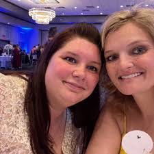 Kelly Knapp's Instagram, Twitter & Facebook