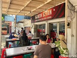 Resep rawon autentik surabaya rawon resep nenek. Rawon Setan Uenak Poll Rawon Daging Rawis Legendaris Surabaya Sejak 1952