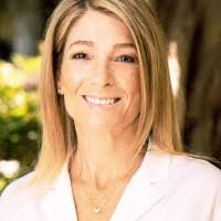 Kelly Ellingson's Instagram, Twitter & Facebook