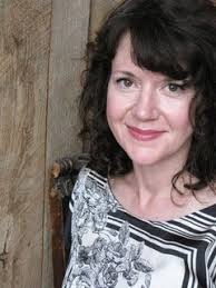 Julie Sumner's Instagram, Twitter & Facebook