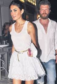 İdil fırat ve annesi sibel hanım, kavacık'taki mezzaluna restaurant'ta kıvanç tatlıtuğ ile bir araya geldi. Kivanc Tatlitug And Idil Firat Idil Firat Socialite Picture 20411716 240 X 350 Fanpix Net