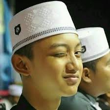 Sandra dewi sejak tahun 2014 menjabat sebagai director of corporate communication dari perusahaan property pt. Biodata Keluarga Gus Azmi Masnurul