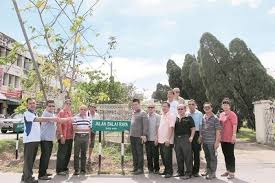 The tunku abdul rahman university college (tar uc) is delighted to offer tan sri lee loy seng foundation funding for malaysian students. Lee Loy Seng Alchetron The Free Social Encyclopedia