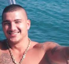 Marito sparito in mare da sei anni, la visita di tre sconosciuti riaccende  la speranza