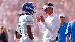 Táctica y Elogios en el Fútbol Americano: Kiffin Analiza a Venables - Imagen principal del artículo