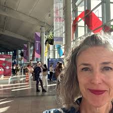 Tina Linger's Instagram, Twitter & Facebook