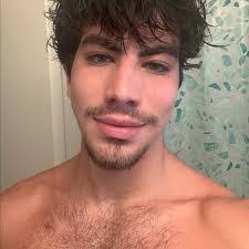 Troy Wellington's Instagram, Twitter & Facebook