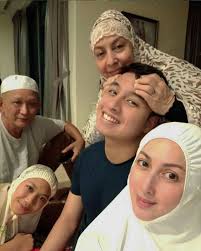 We don't have a biography for maria farida. Patutlah Maria Farida Ni Luar Biasa Cantiknya Ada Mix Rupanya Mingguan Wanita