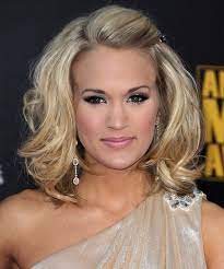 Carrie Underwood Medium Wavy Formal Hairstyle Light Blonde Wavy Hairstyles Medium Medium Hair Styles Carrie Underwood Hair