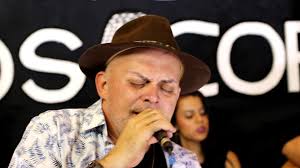 Com sacrificio eu criei meus sete filhos, Do meu sangue eram seis, E um  peguei com quase um mecircs, Fui viajante, fui roceiro, fui andante, E pra  alimentar meus filhos, Natildeo comi pra mais de vez, ...